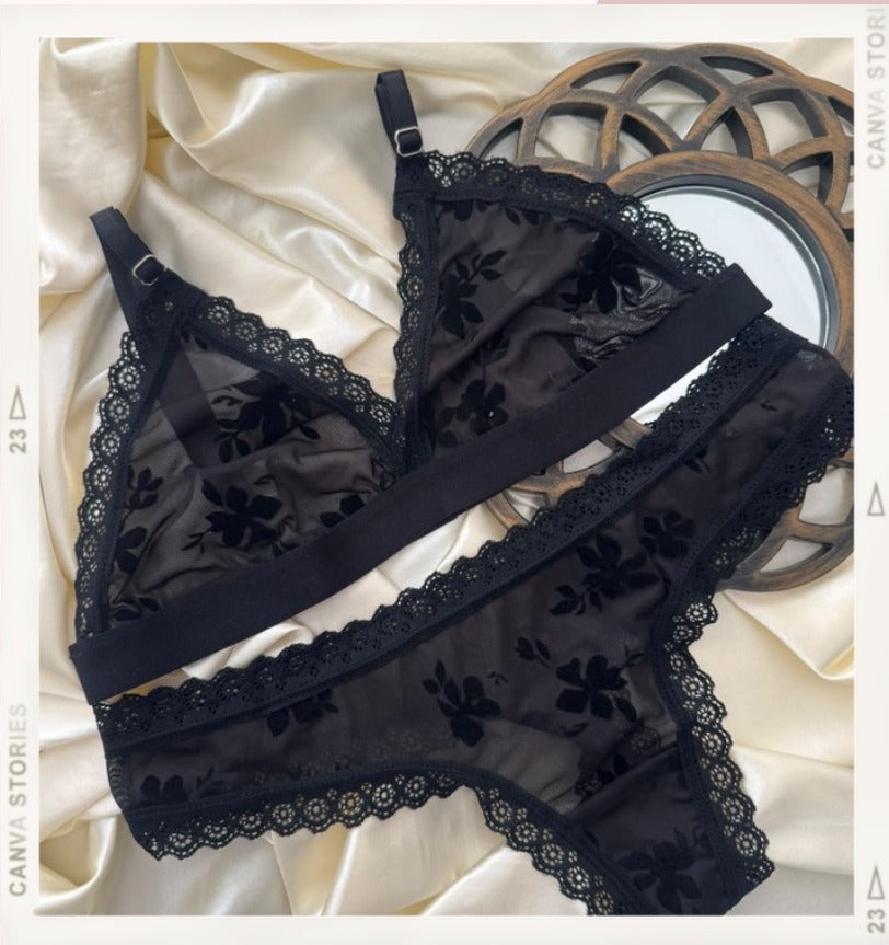 Lencería Terciopelo Nocturno - conjunto negro de malla con flores de terciopelo bordadas tipo triangulo - Seduxxion
