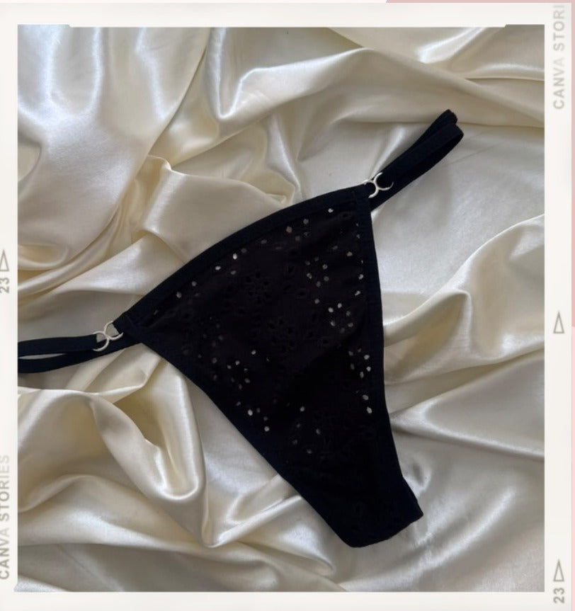 Pantys Negro Bordado - panty negro de encaje ojales - Seduxxion